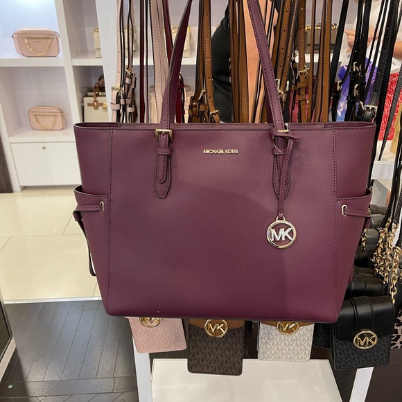 Michael Kors Gilly Large Drawstring Travel Leather Top Zip Tote 
OXBLOOD Color - Picture 15 of 16